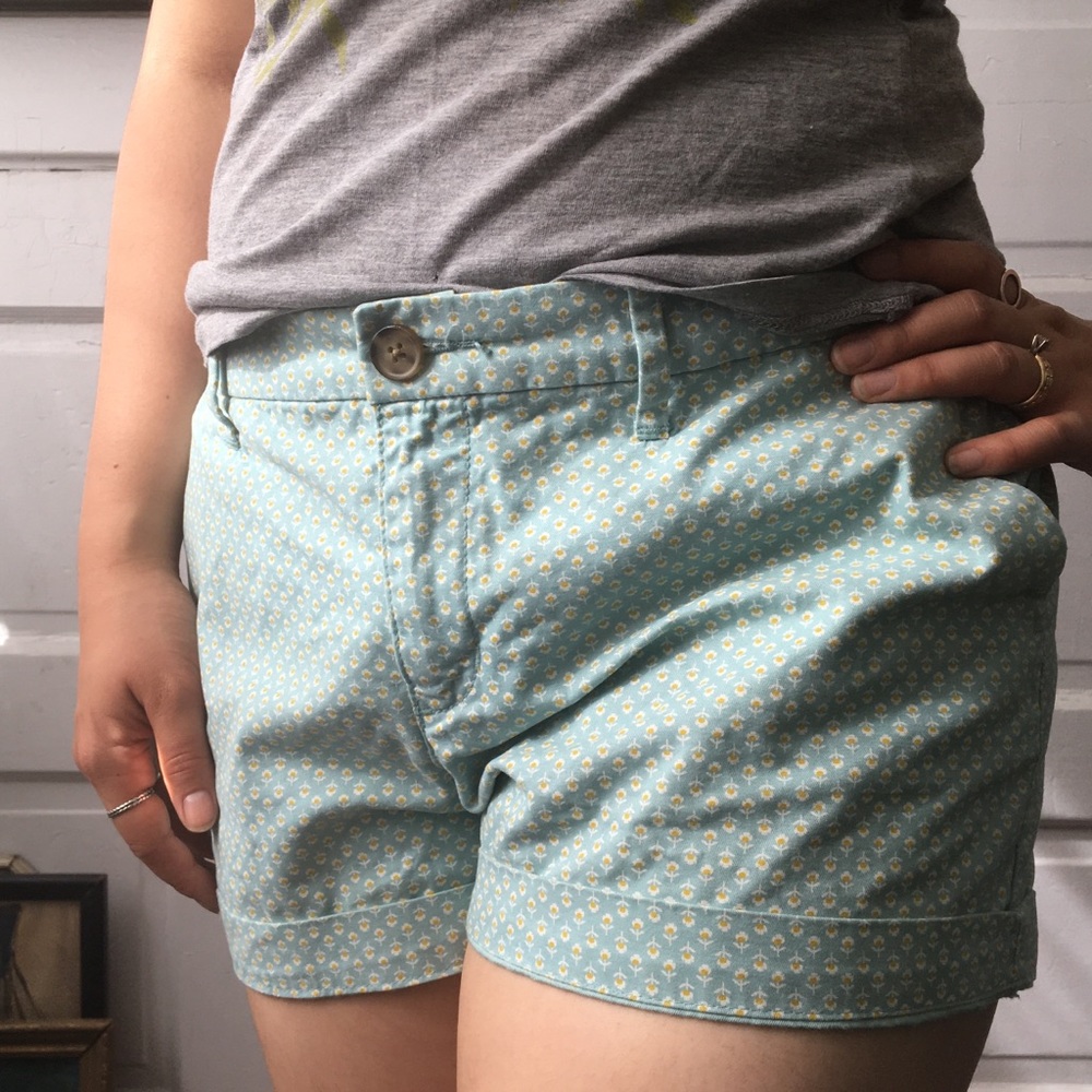 🌼Mint green with mustard floral print shorts